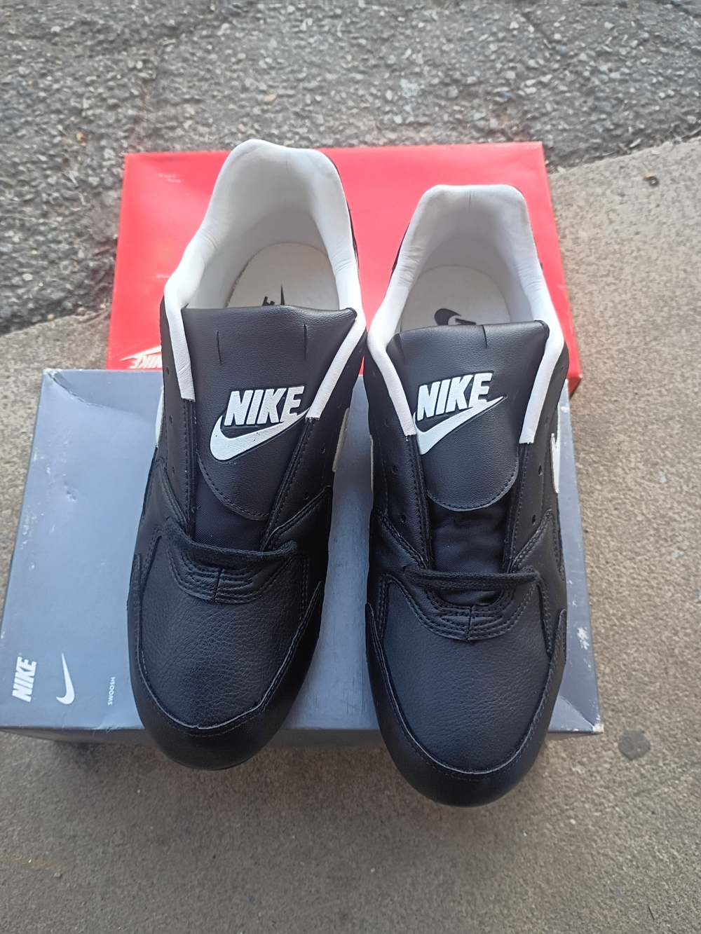Nike Black & White Men's Classic Low-Top Sneakers
